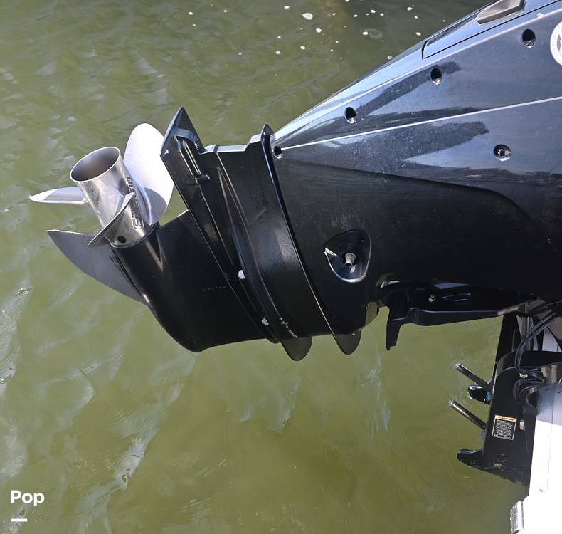 Slide: The Image of Crownline E235 XS 2023 - 15378710