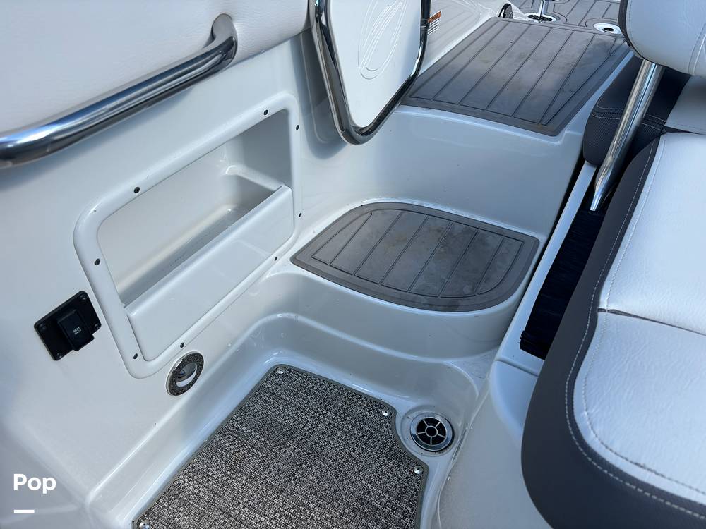 Slide: The Image of Crownline E255 2022 - 14789394