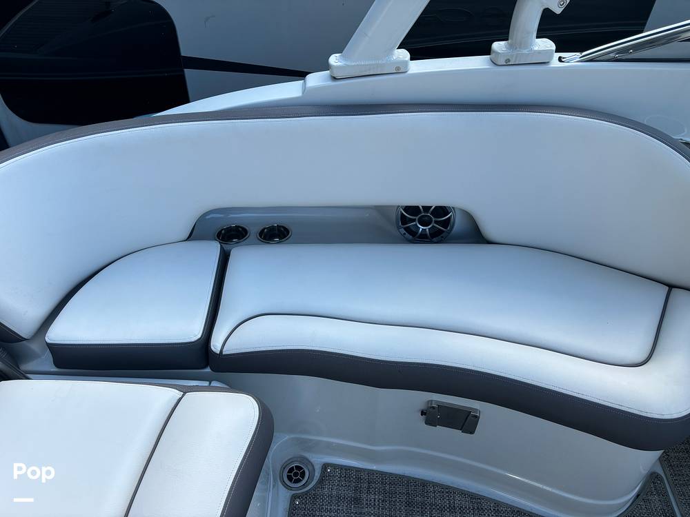 Slide: The Image of Crownline E255 2022 - 14789400