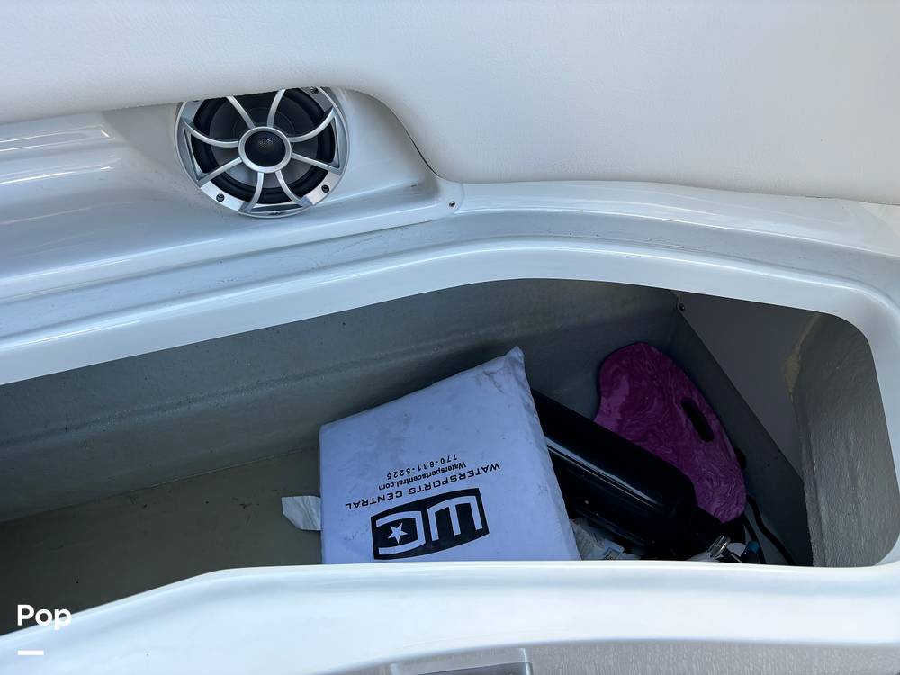 Slide: The Image of Crownline E255 2022 - 14789401