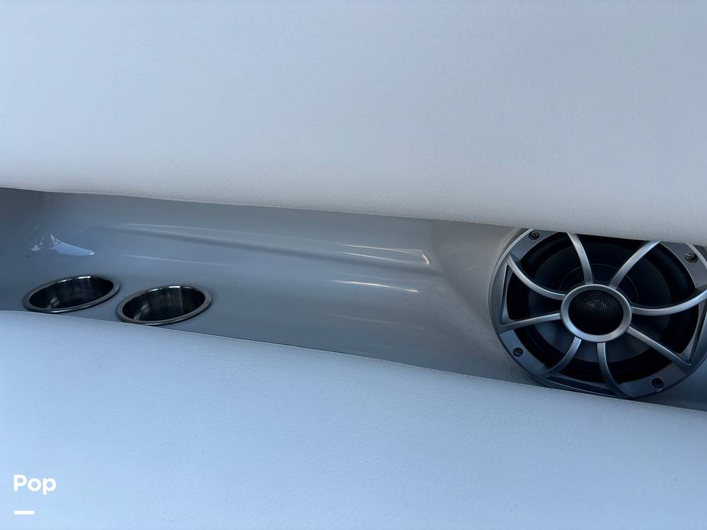 Slide: The Image of Crownline E255 2022 - 14789402