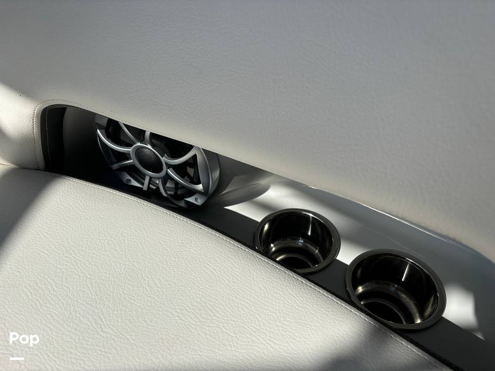 Slide: The Image of Crownline E255 2022 - 14789405