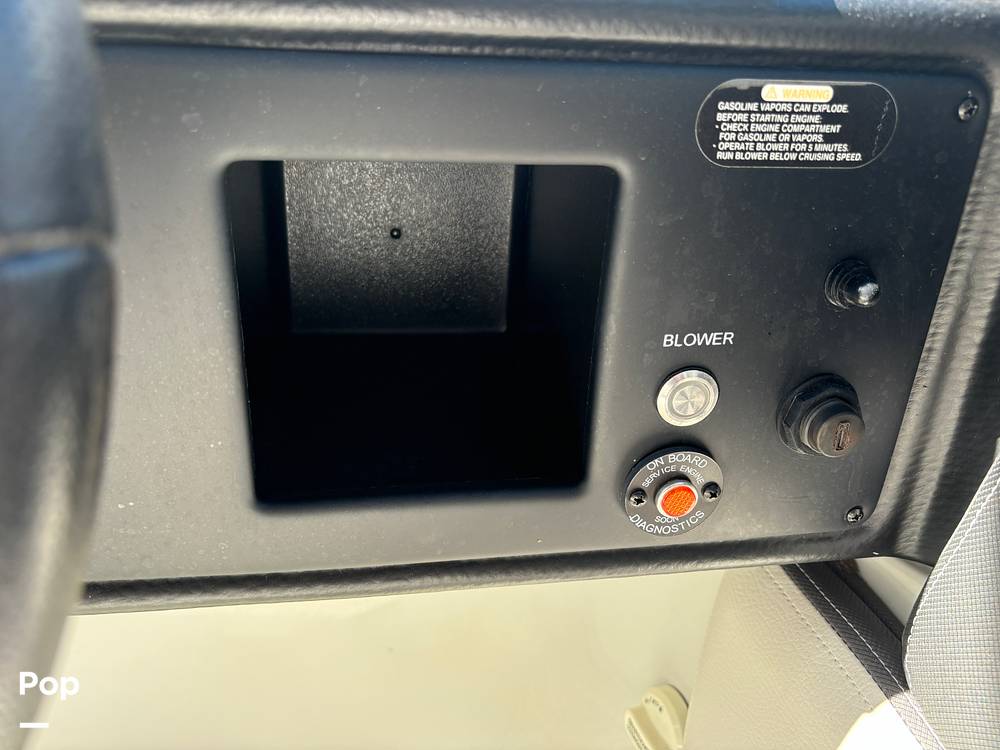 Slide: The Image of Crownline E255 2022 - 14789432