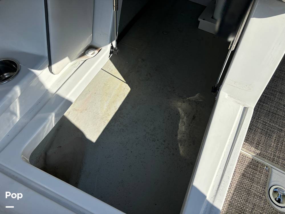 Slide: The Image of Crownline E255 2022 - 14789441