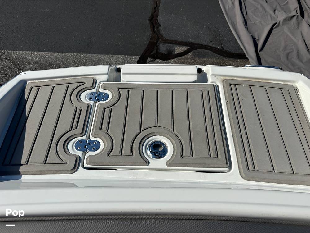 Slide: The Image of Crownline E255 2022 - 14789443