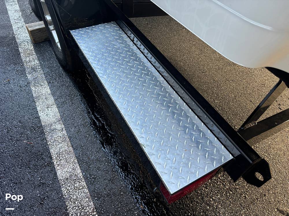 Slide: The Image of Crownline E255 2022 - 14789473