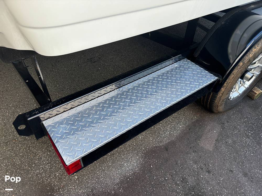 Slide: The Image of Crownline E255 2022 - 14789474