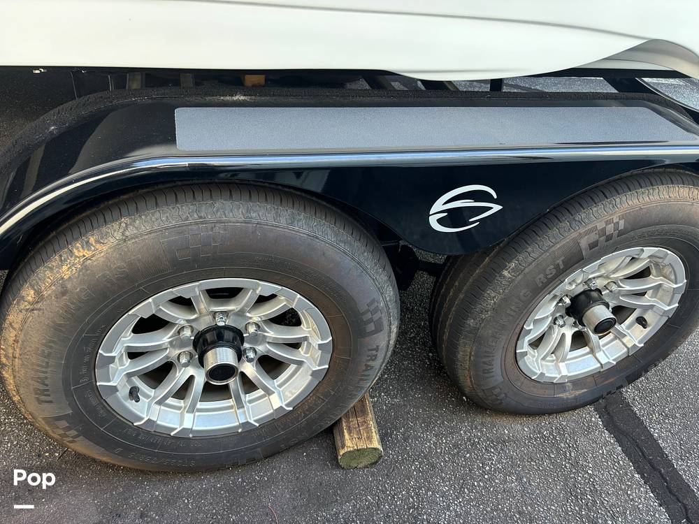 Slide: The Image of Crownline E255 2022 - 14789475