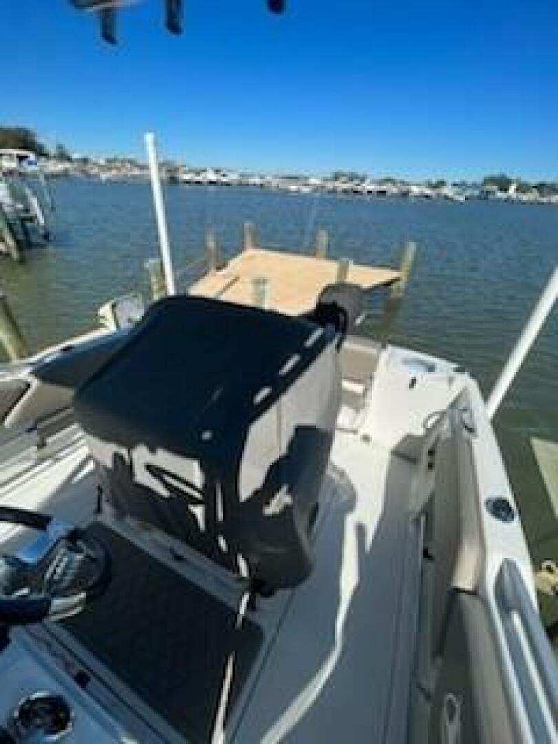 Slide: The Image of Crownline FINSEEKER 2022 - 4867048