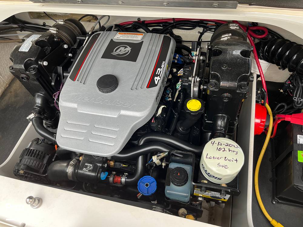Slide: The Image of Crownline Boats 195 SS 2016 - 12720648