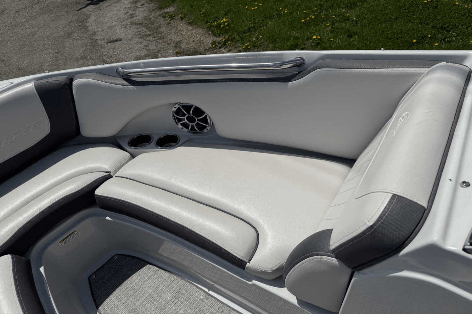 Slide: The Image of Crownline Boats 215SS 2020 - 11