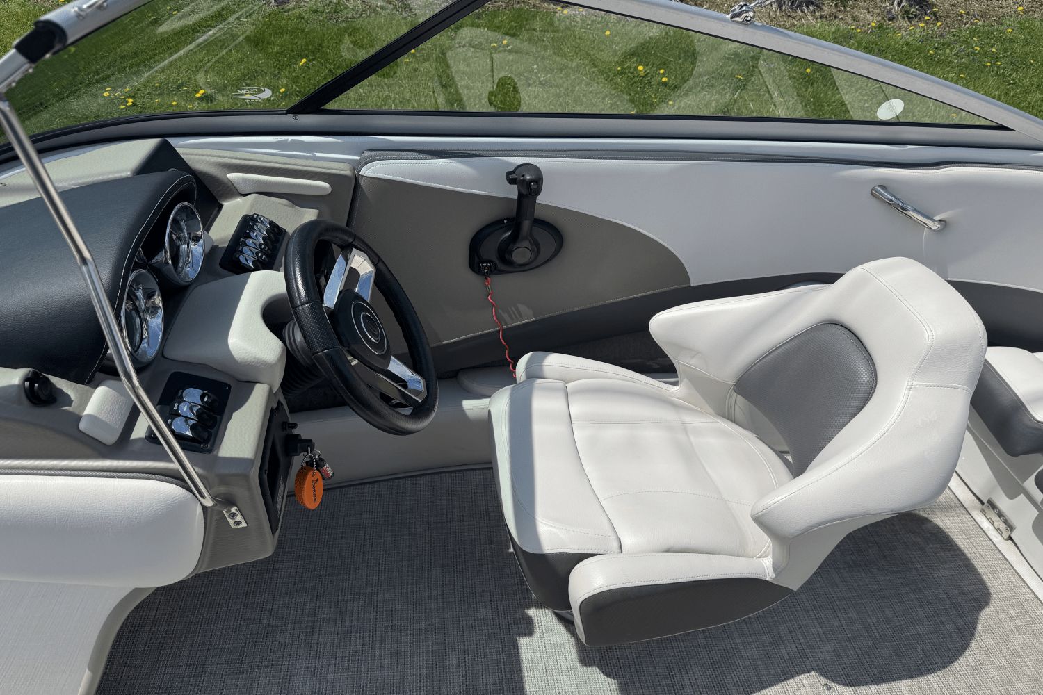 Slide: The Image of Crownline Boats 215SS 2020 - 14