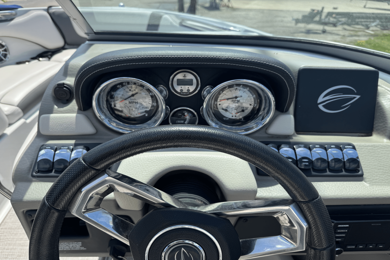 Slide: The Image of Crownline Boats 215SS 2020 - 15