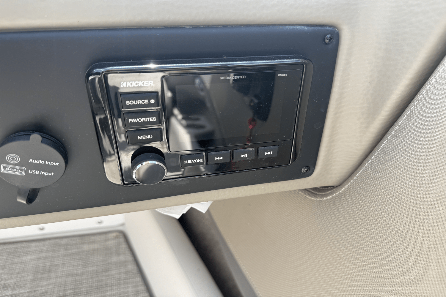 Slide: The Image of Crownline Boats 215SS 2020 - 16