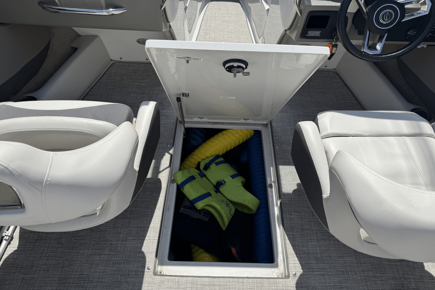 Slide: The Image of Crownline Boats 215SS 2020 - 20