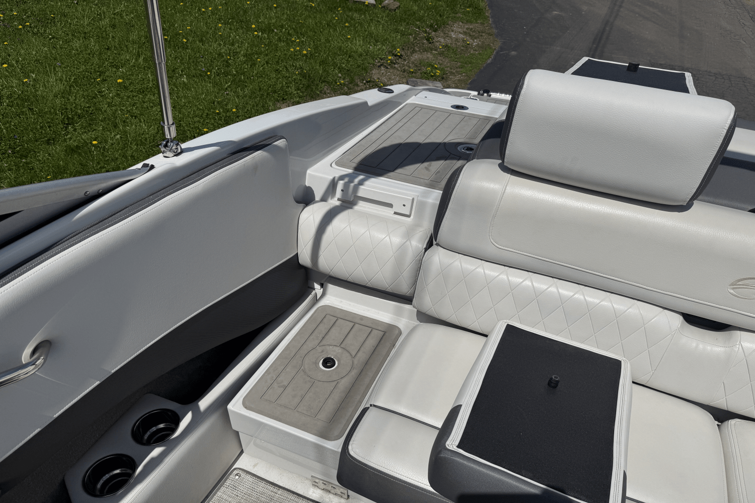 Slide: The Image of Crownline Boats 215SS 2020 - 22