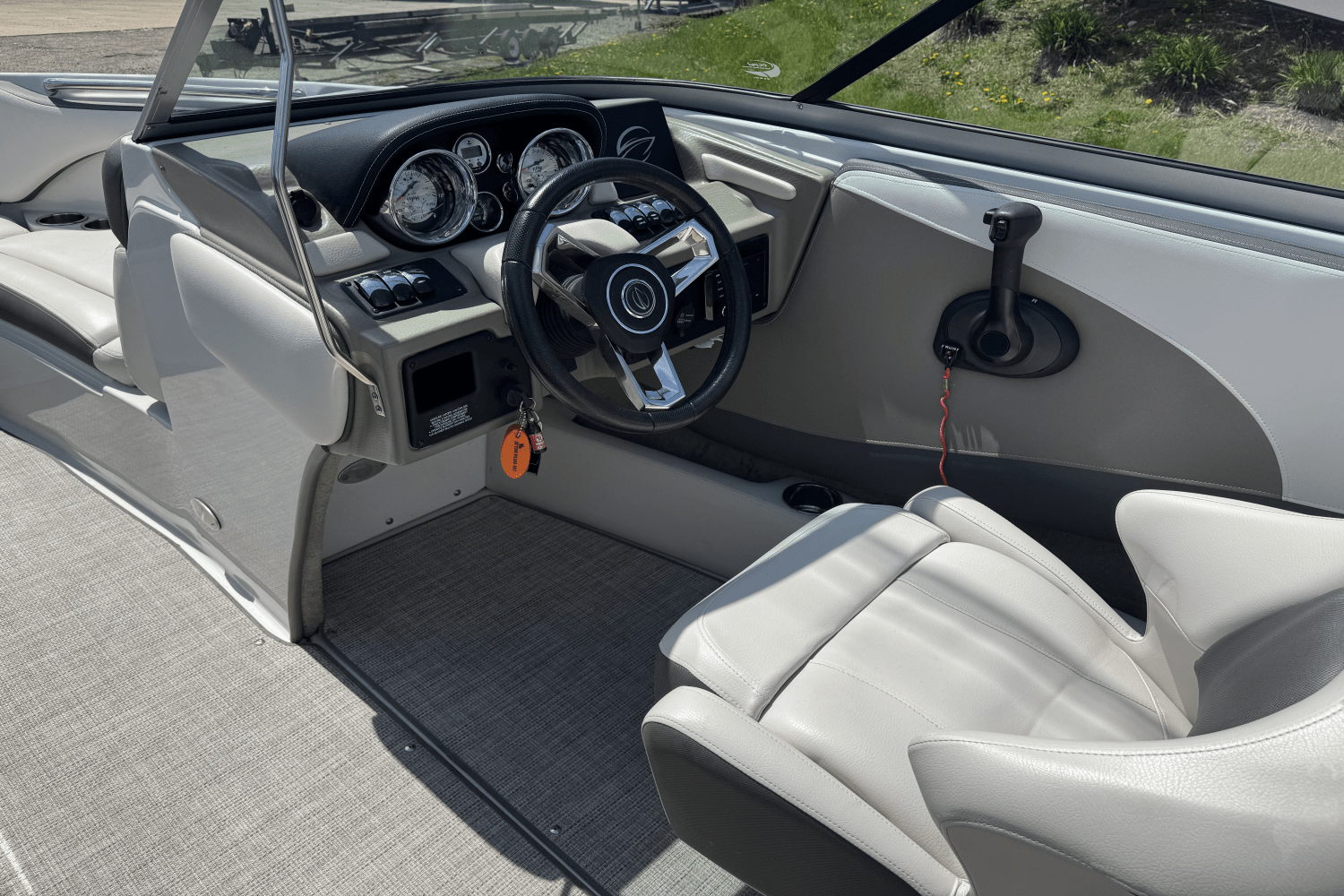 Slide: The Image of Crownline Boats 215SS 2020 - 23