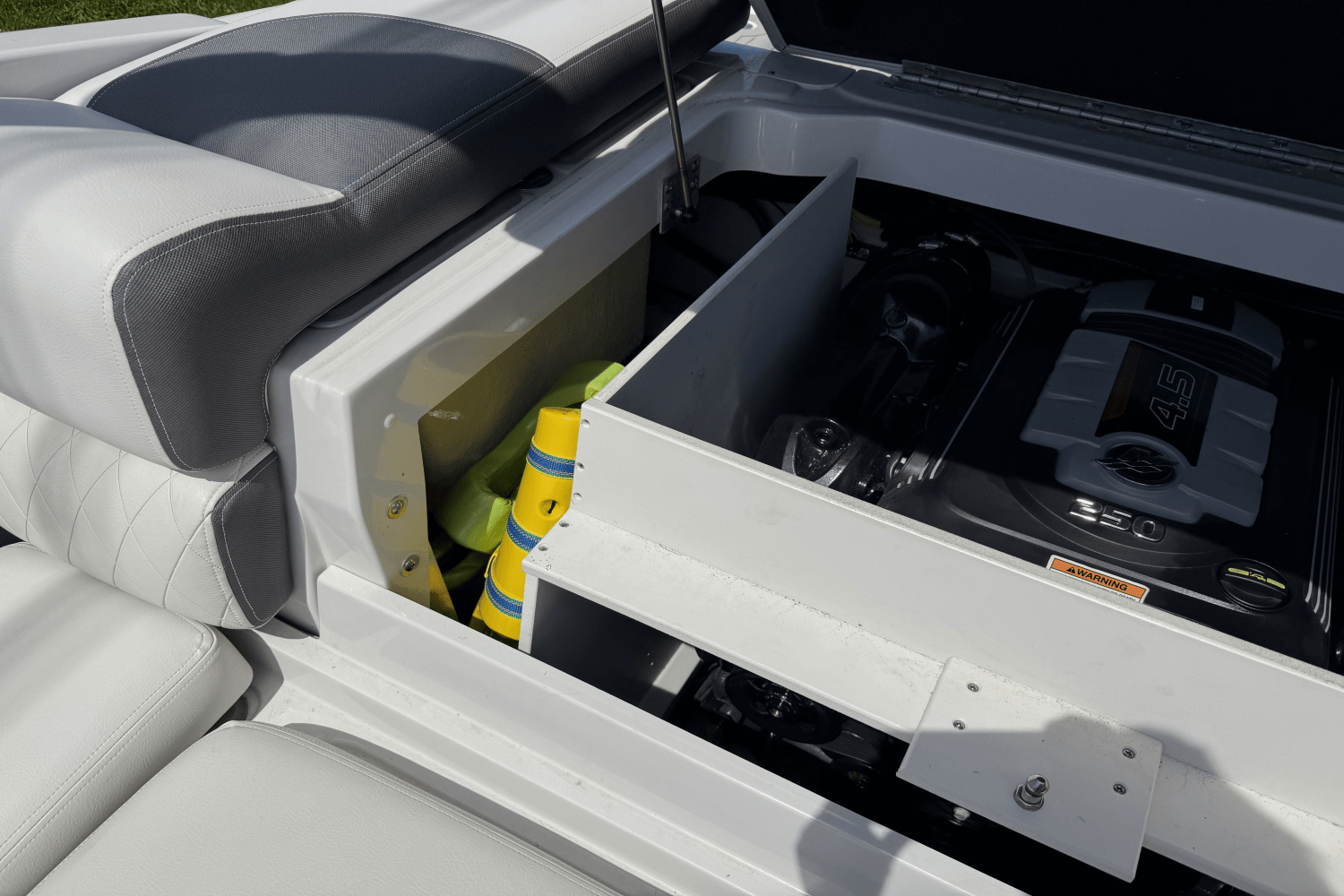 Slide: The Image of Crownline Boats 215SS 2020 - 9