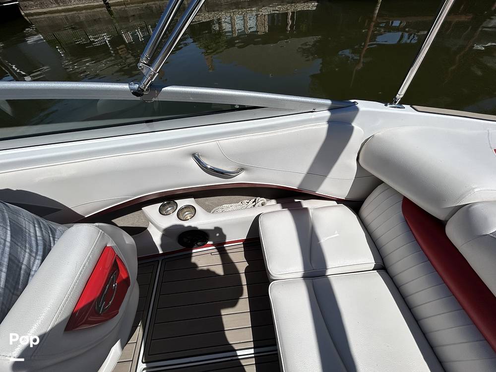 Slide: The Image of Crownline Boats 21 SS 2011 - 15475127