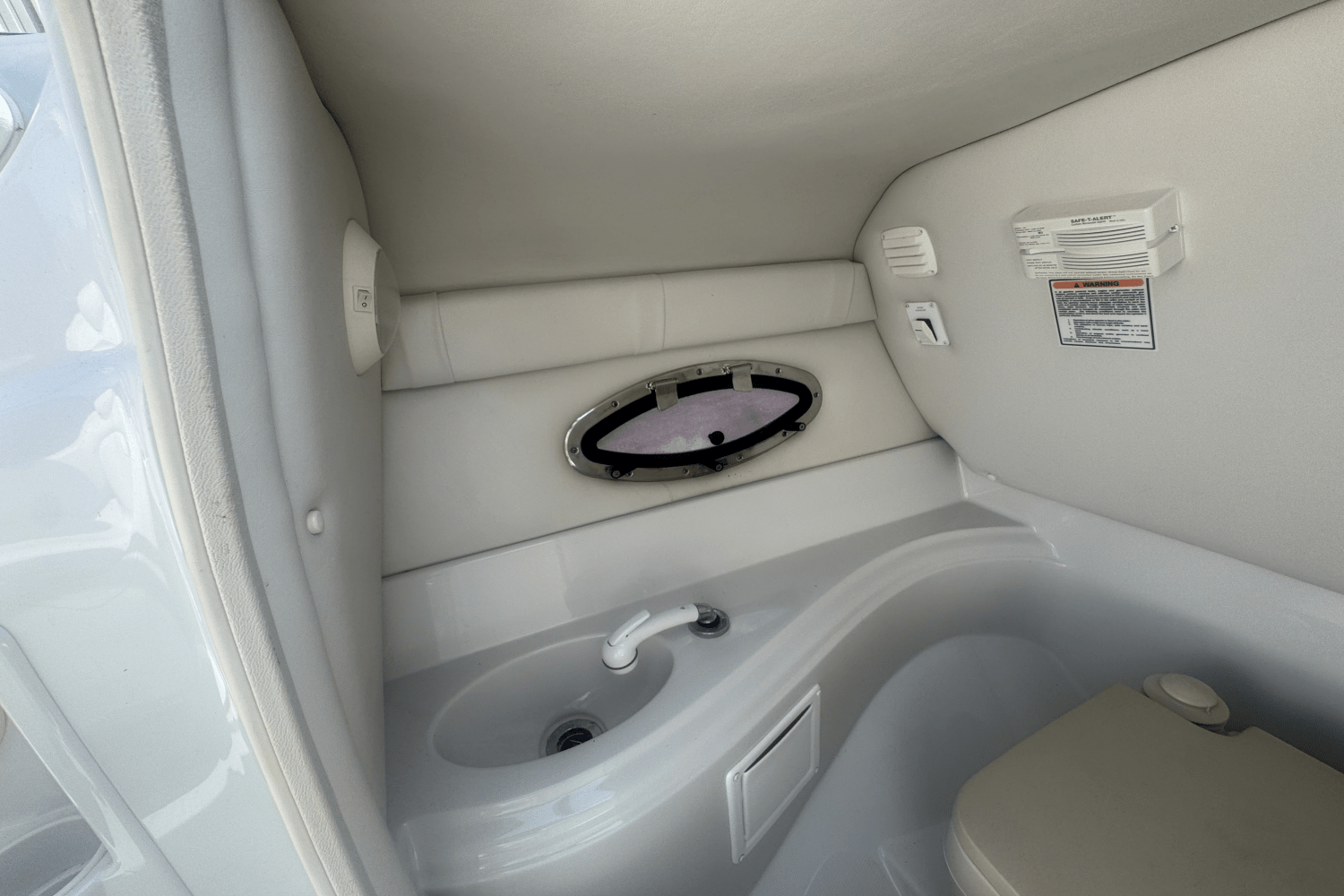 Slide: The Image of Crownline Boats 220 EX 2005 - 18