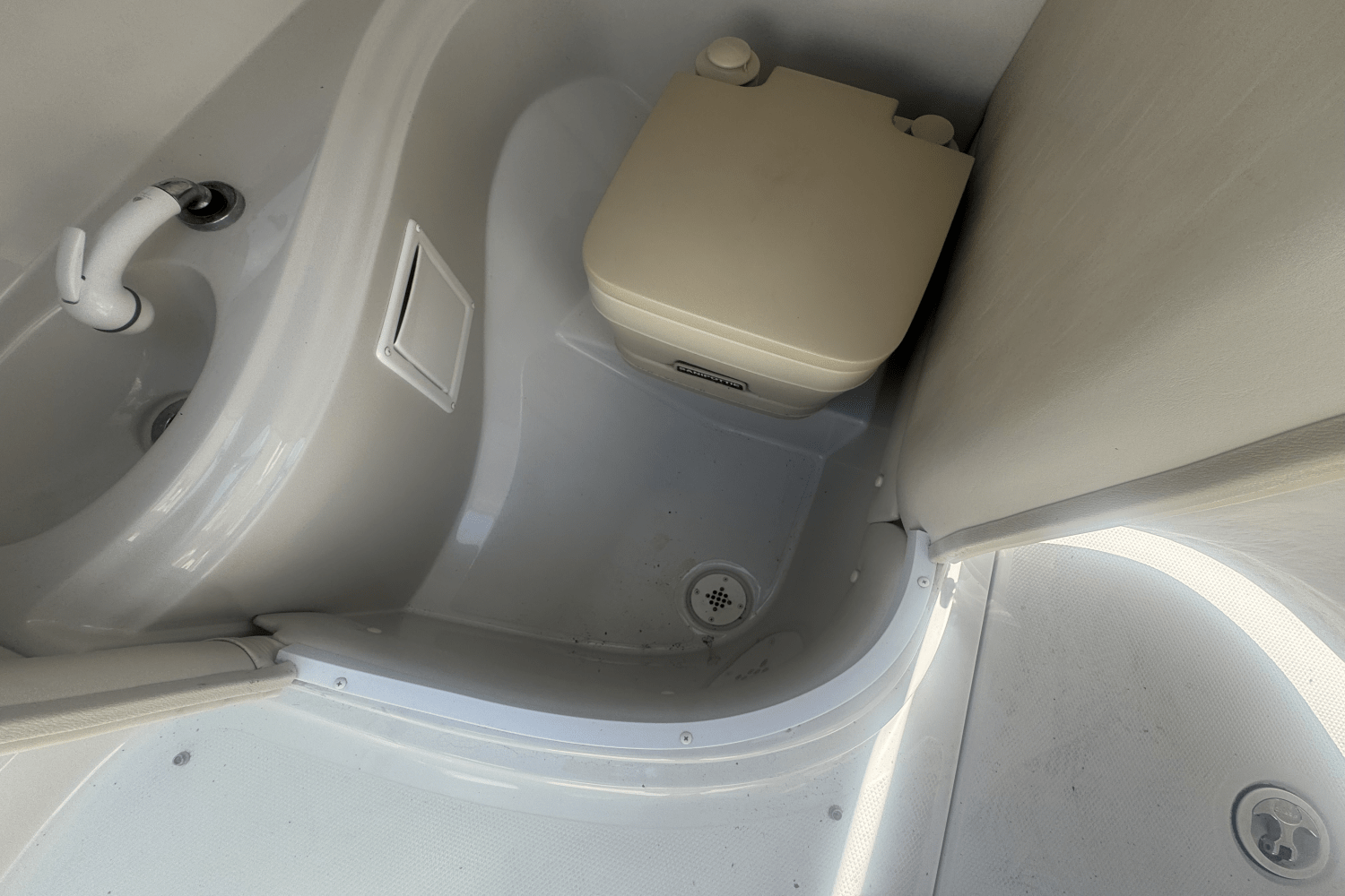 Slide: The Image of Crownline Boats 220 EX 2005 - 19