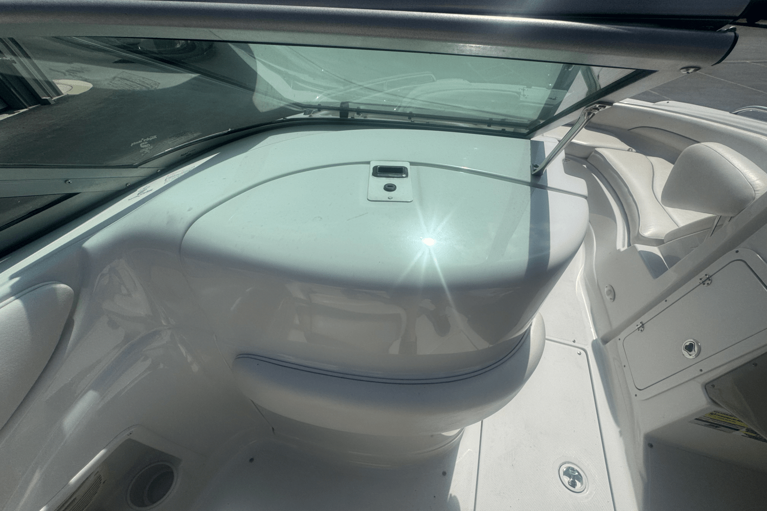 Slide: The Image of Crownline Boats 220 EX 2005 - 21