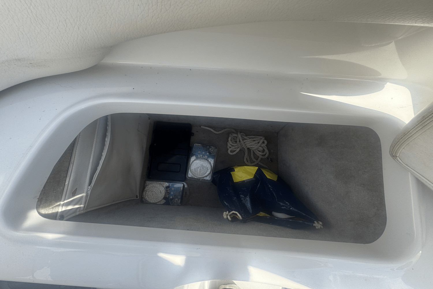 Slide: The Image of Crownline Boats 220 EX 2005 - 24