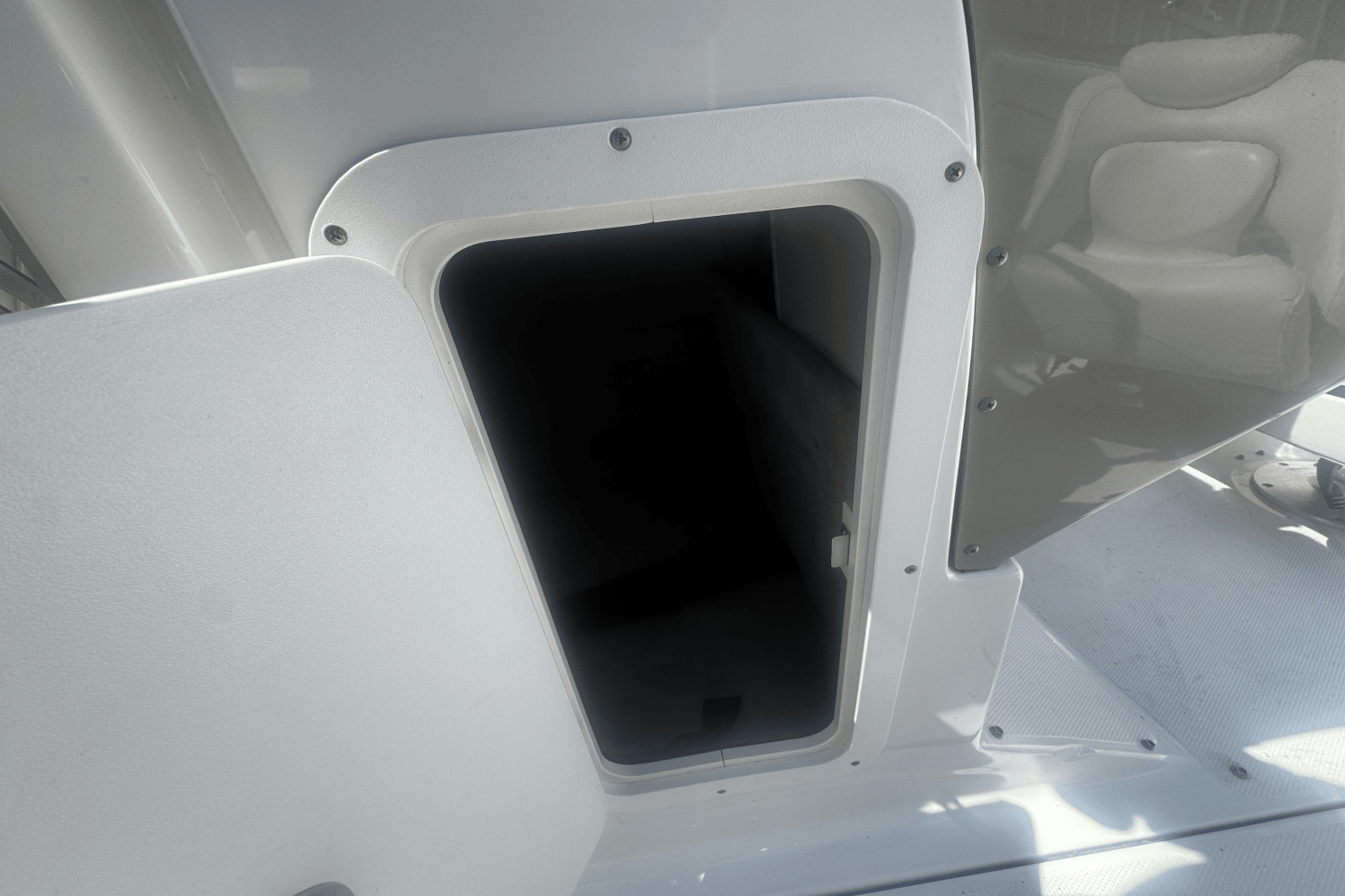 Slide: The Image of Crownline Boats 220 EX 2005 - 25