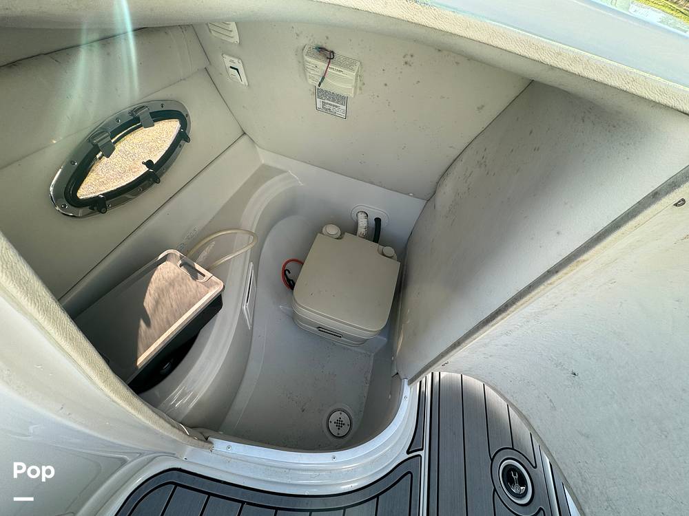 Slide: The Image of Crownline Boats 220 EX 2005 - 13608166