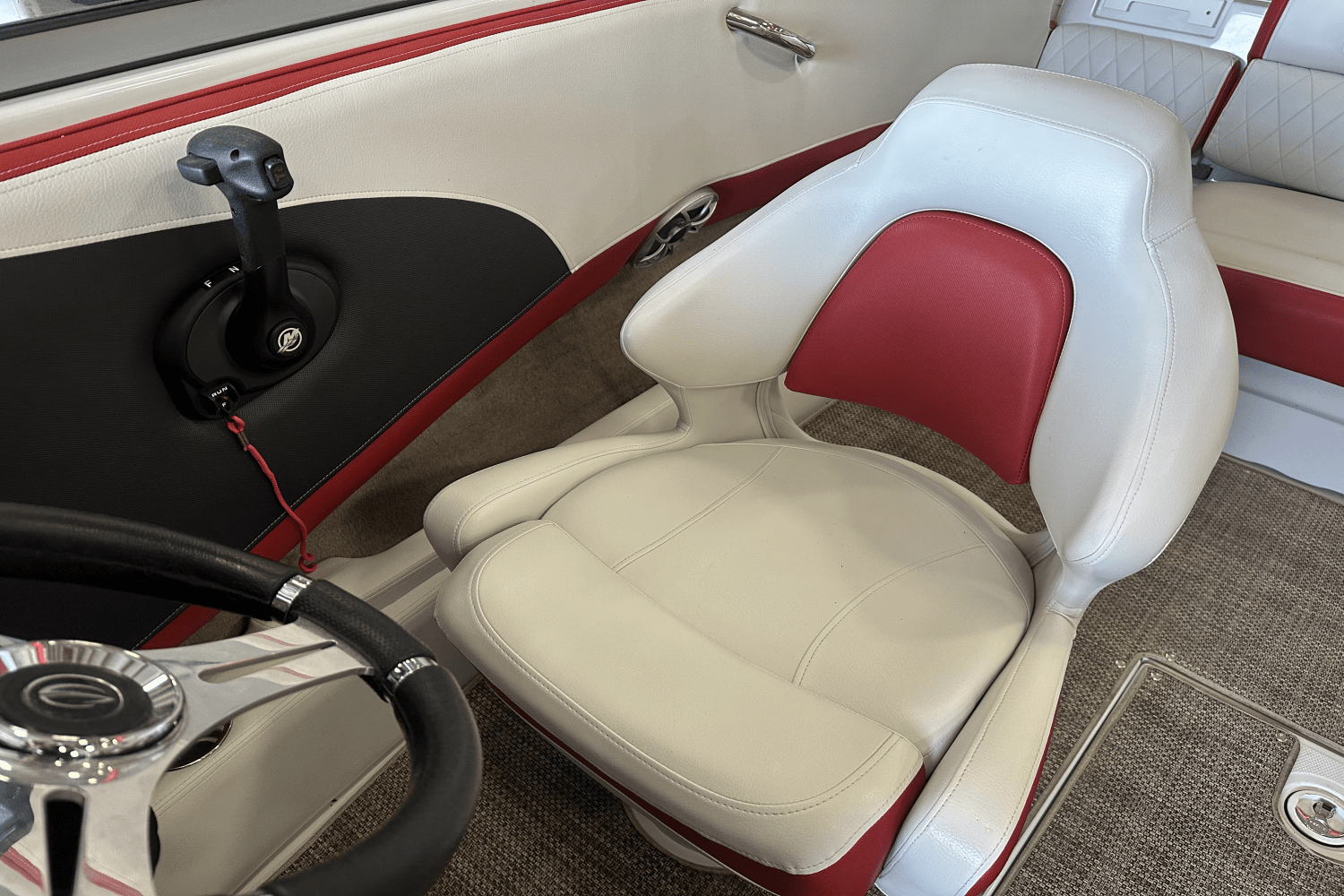 Slide: The Image of Crownline Boats 225 SS 2019 - 12