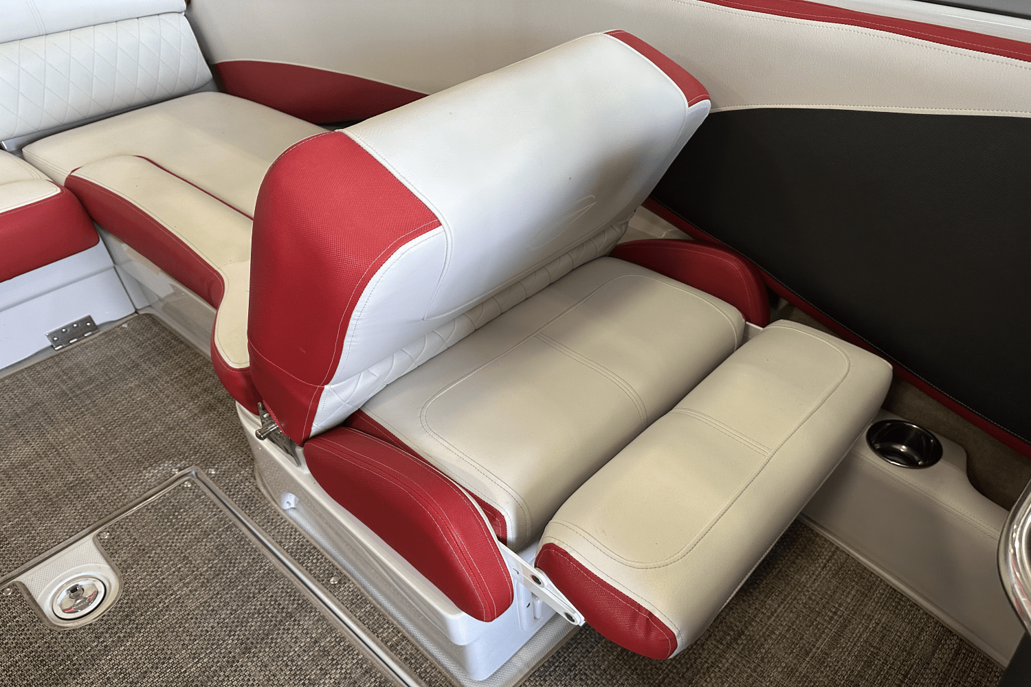 Slide: The Image of Crownline Boats 225 SS 2019 - 13