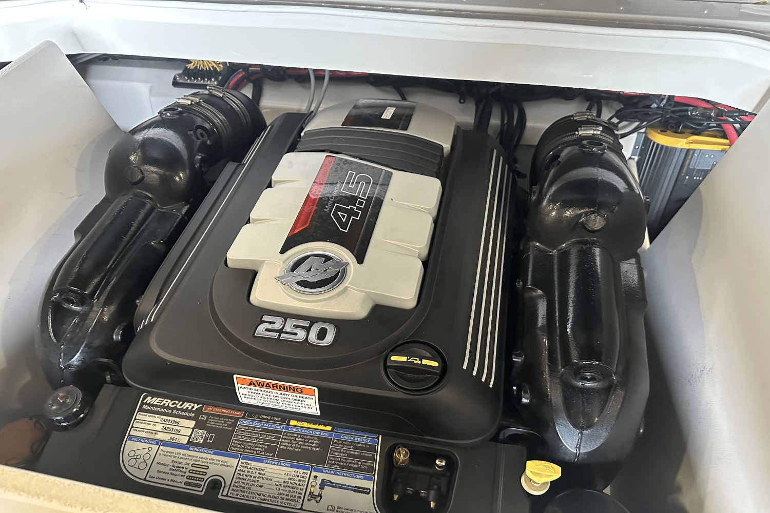 Slide: The Image of Crownline Boats 225 SS 2019 - 31