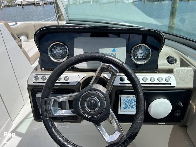 Slide: The Image of Crownline Boats 235 2023 - 14141001