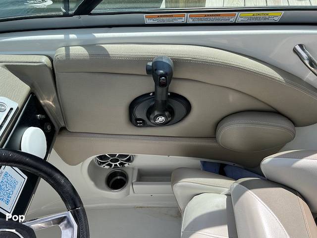 Slide: The Image of Crownline Boats 235 2023 - 14141000