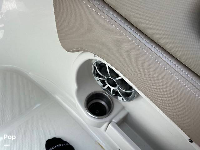 Slide: The Image of Crownline Boats 235 2023 - 14141009