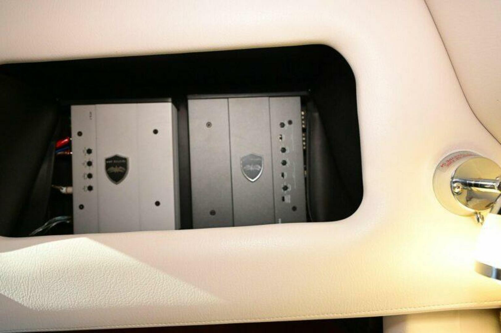 Slide: The Image of Crownline Boats 236 CR 2015 - 5214267