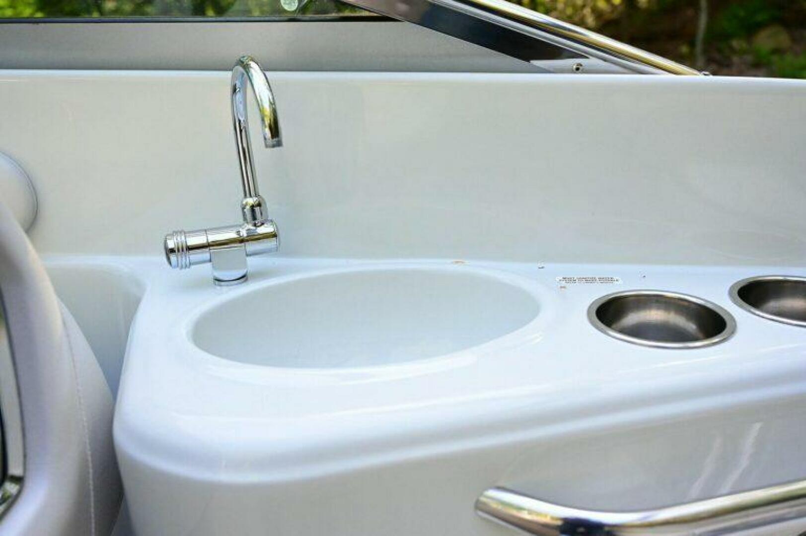 Slide: The Image of Crownline Boats 236 CR 2015 - 5214290