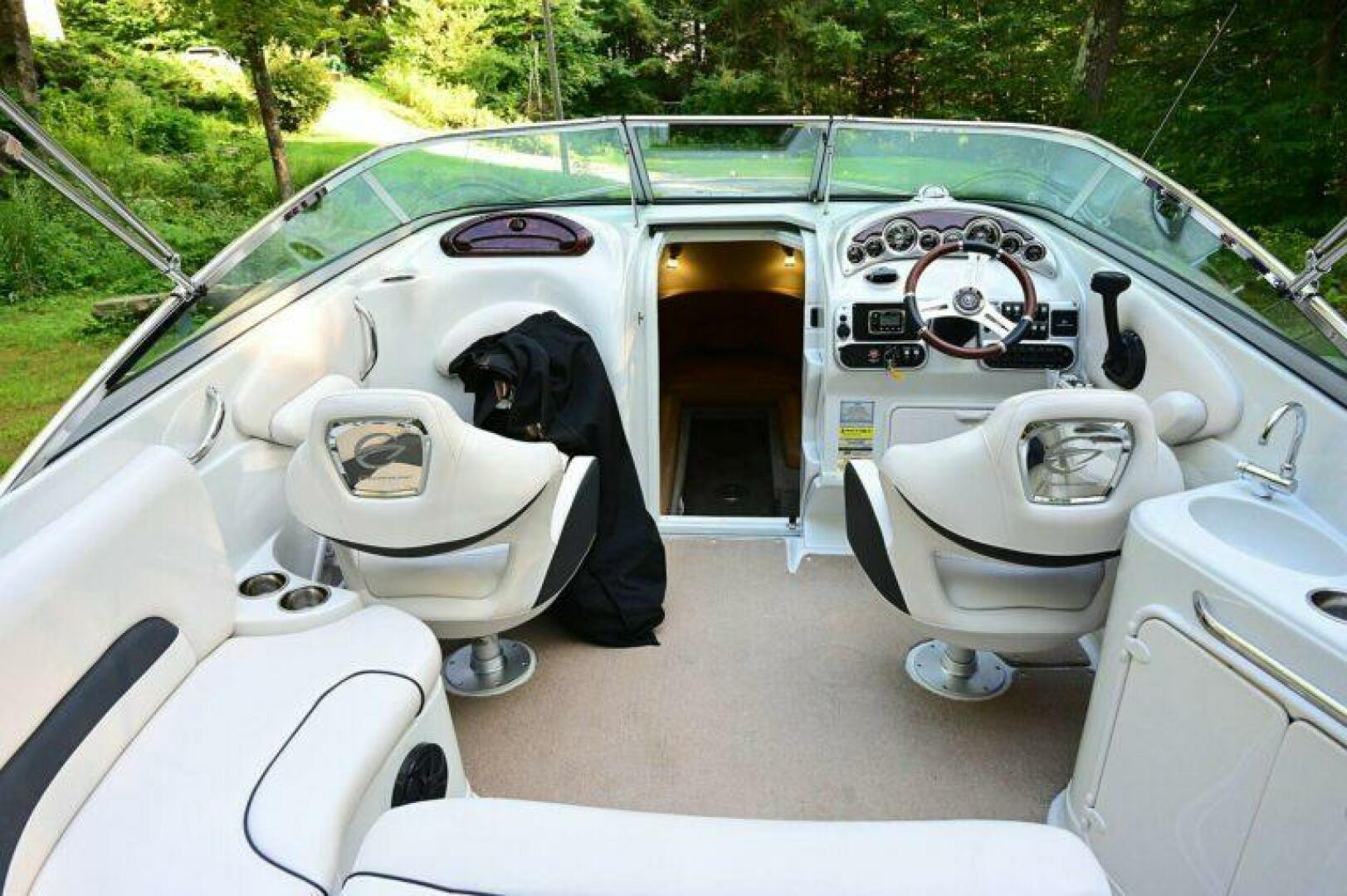 Slide: The Image of Crownline Boats 236 CR 2015 - 5214292
