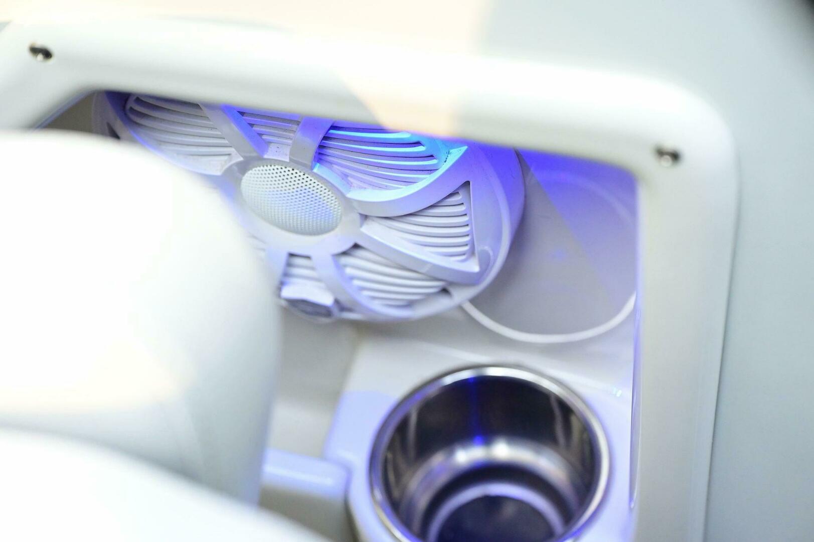 Slide: The Image of Crownline Boats 236 CR 2015 - 5214917