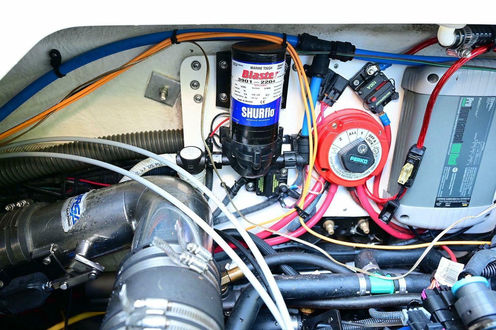 Slide: The Image of Crownline Boats 236 CR 2015 - 5214259