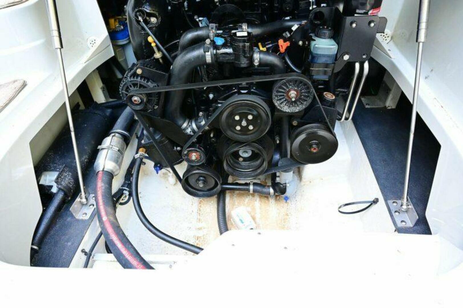 Slide: The Image of Crownline Boats 236 CR 2015 - 5214262