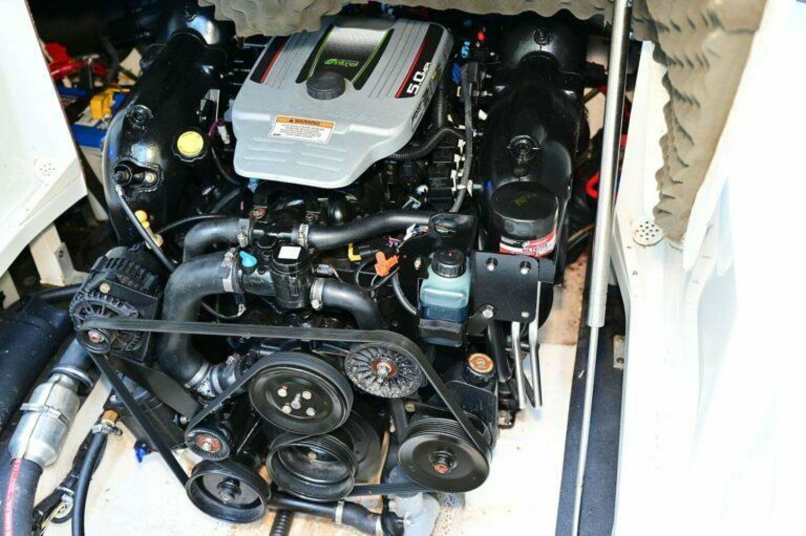 Slide: The Image of Crownline Boats 236 CR 2015 - 5214264