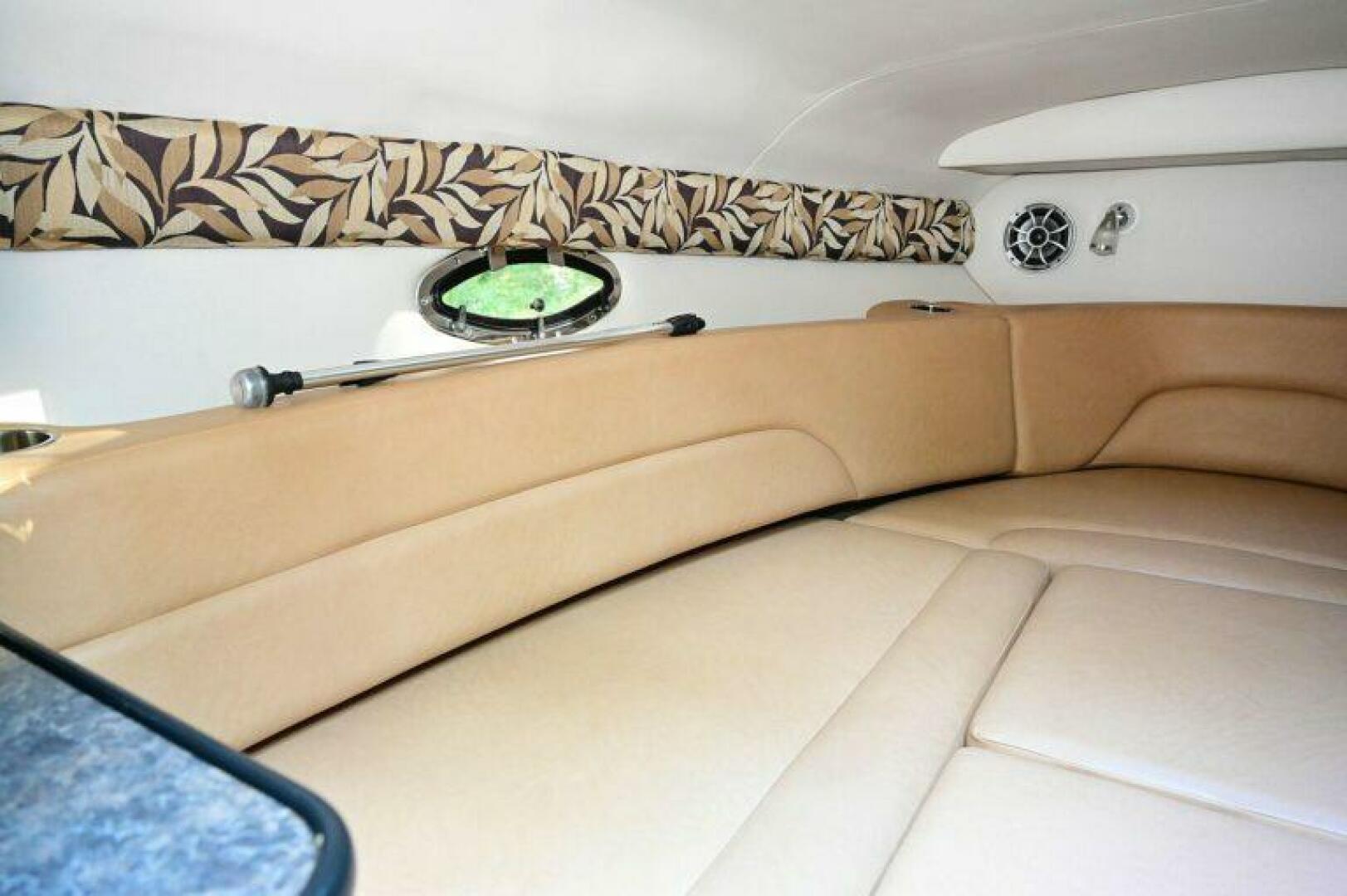 Slide: The Image of Crownline Boats 236 CR 2015 - 5214284