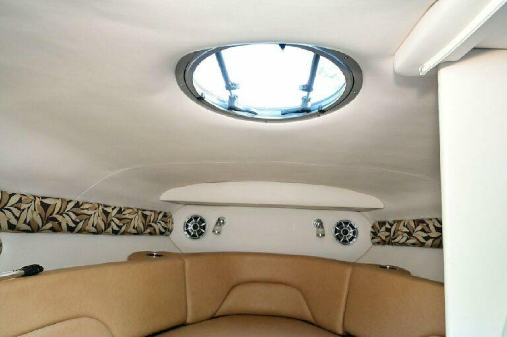 Slide: The Image of Crownline Boats 236 CR 2015 - 5214286