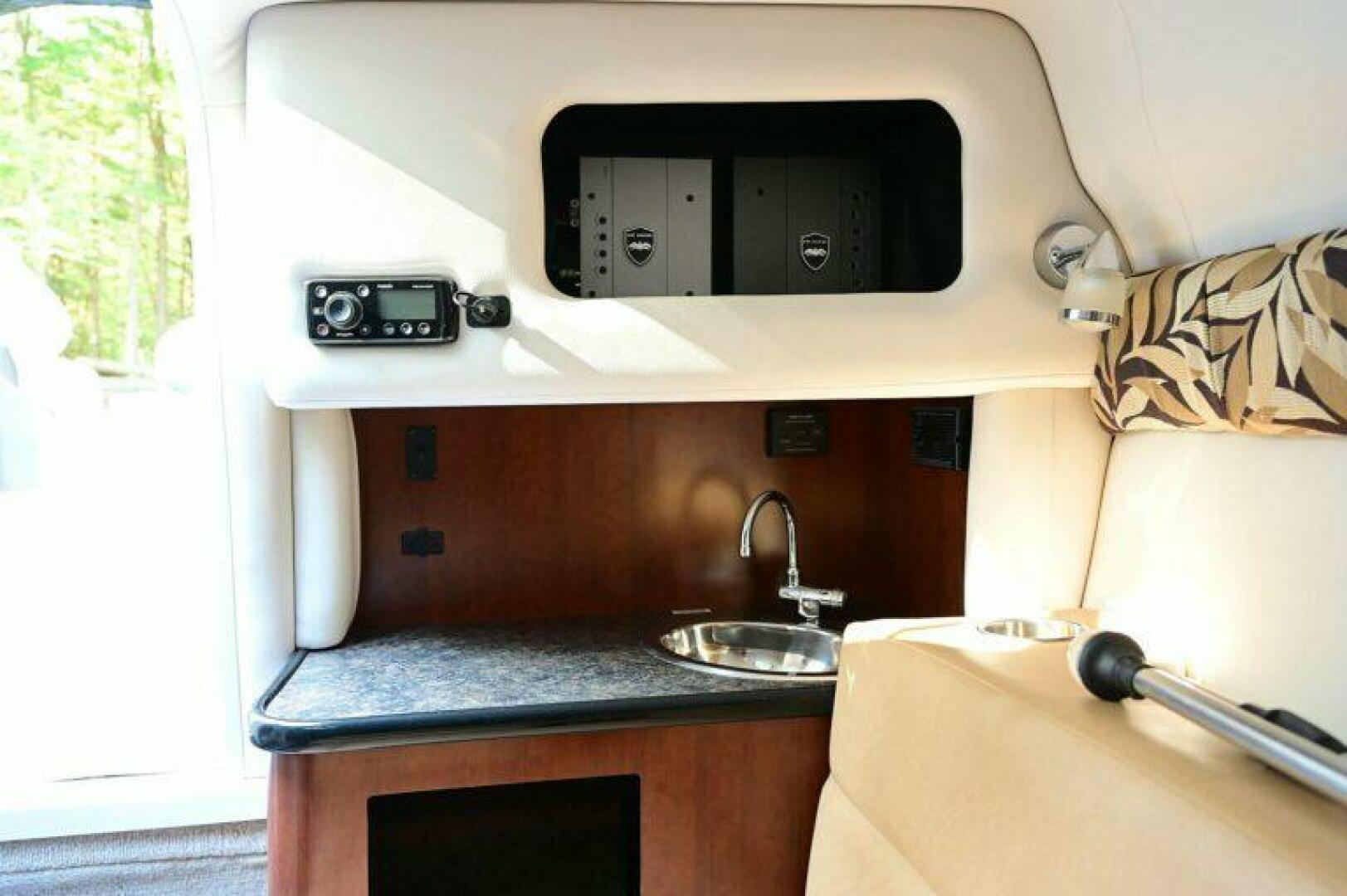 Slide: The Image of Crownline Boats 236 CR 2015 - 5214287