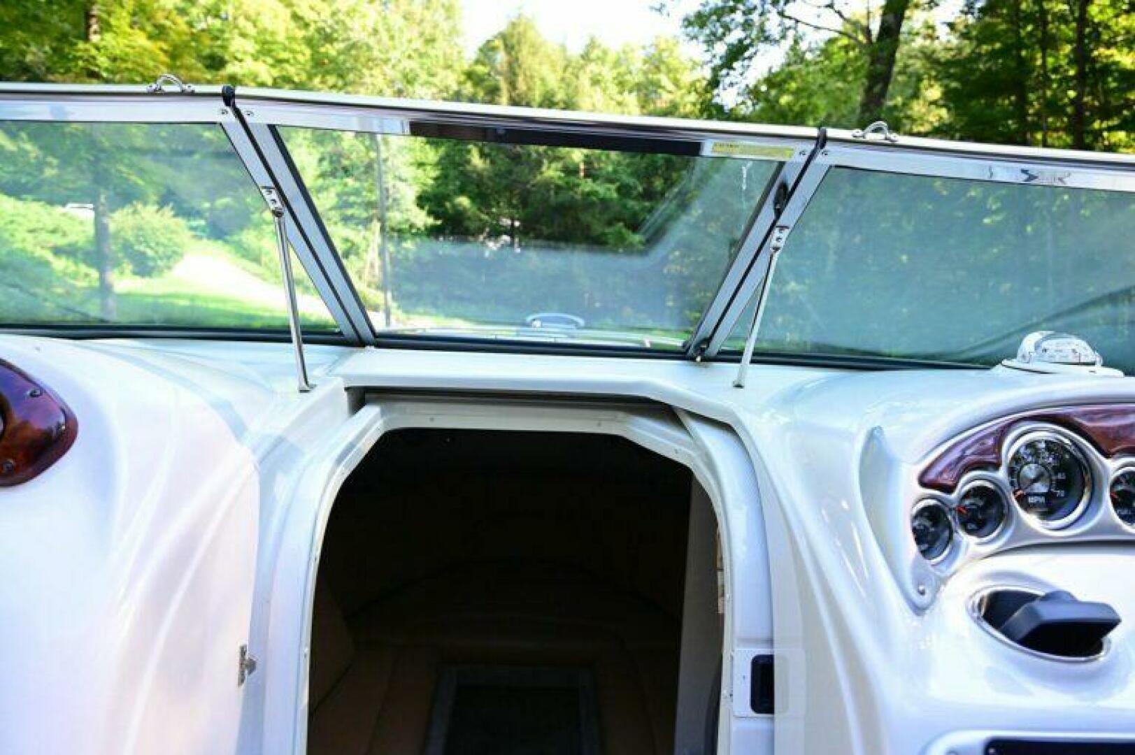 Slide: The Image of Crownline Boats 236 CR 2015 - 5214288