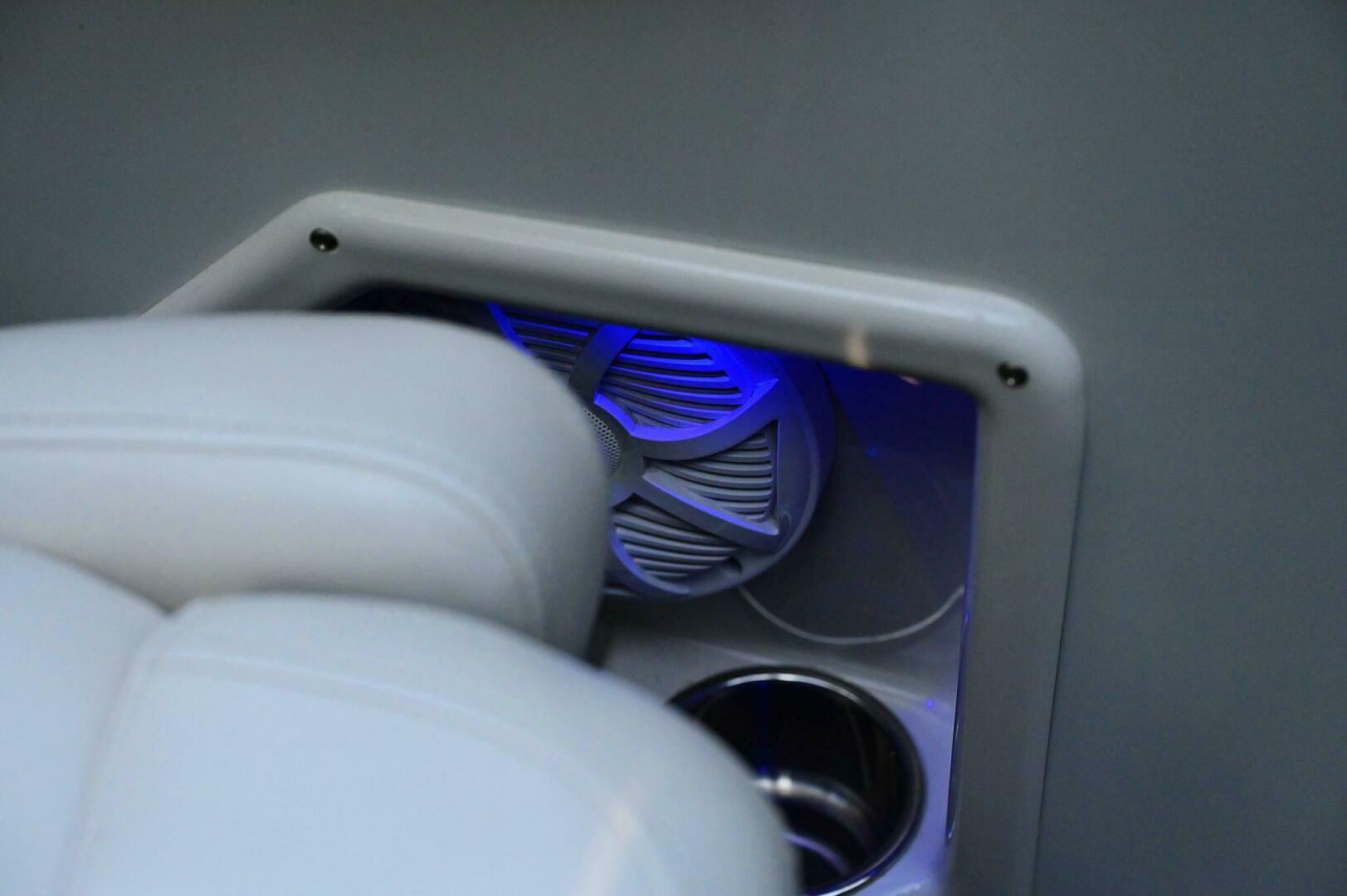 Slide: The Image of Crownline Boats 236 CR 2015 - 5214918