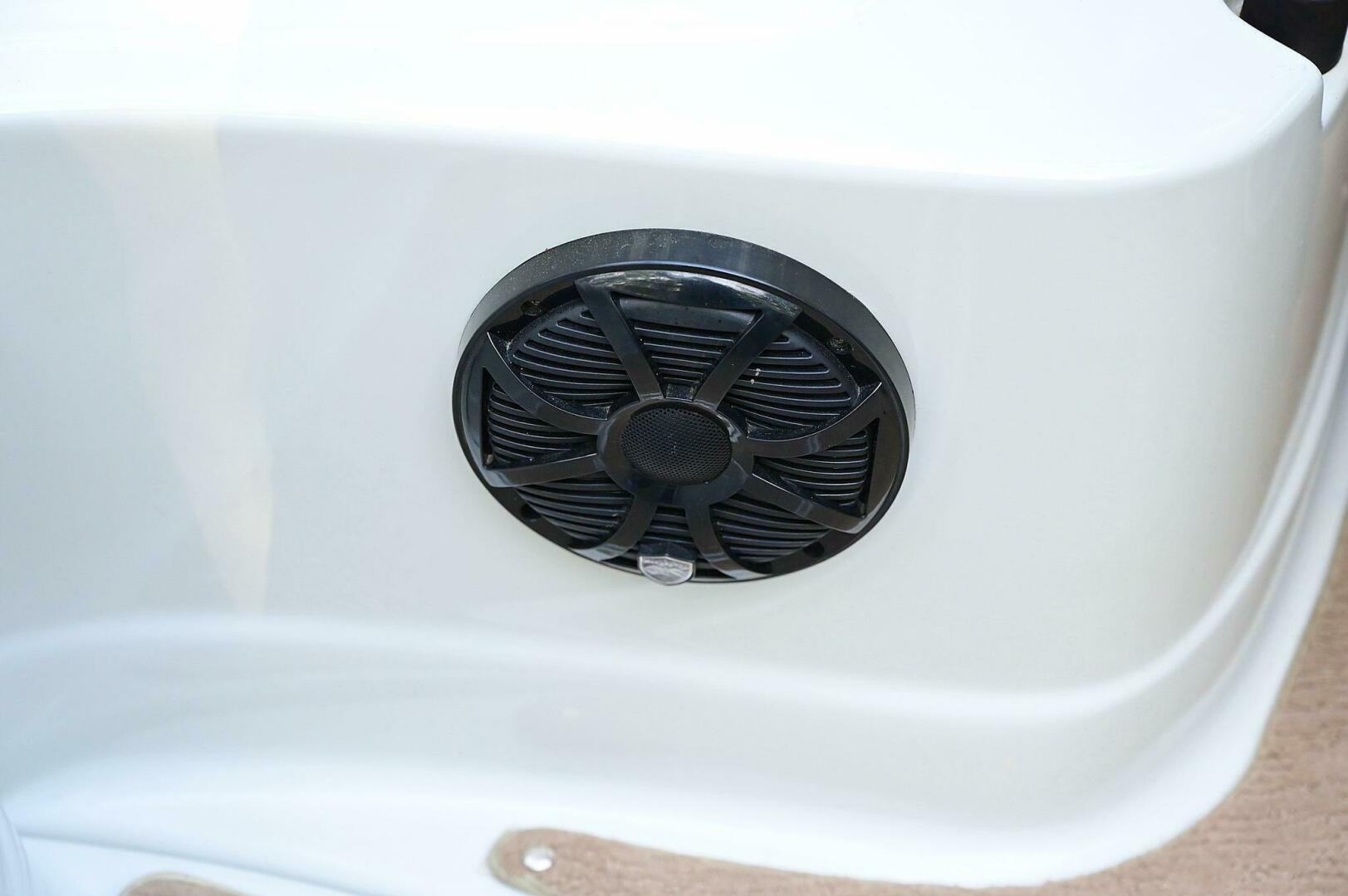 Slide: The Image of Crownline Boats 236 CR 2015 - 5214920