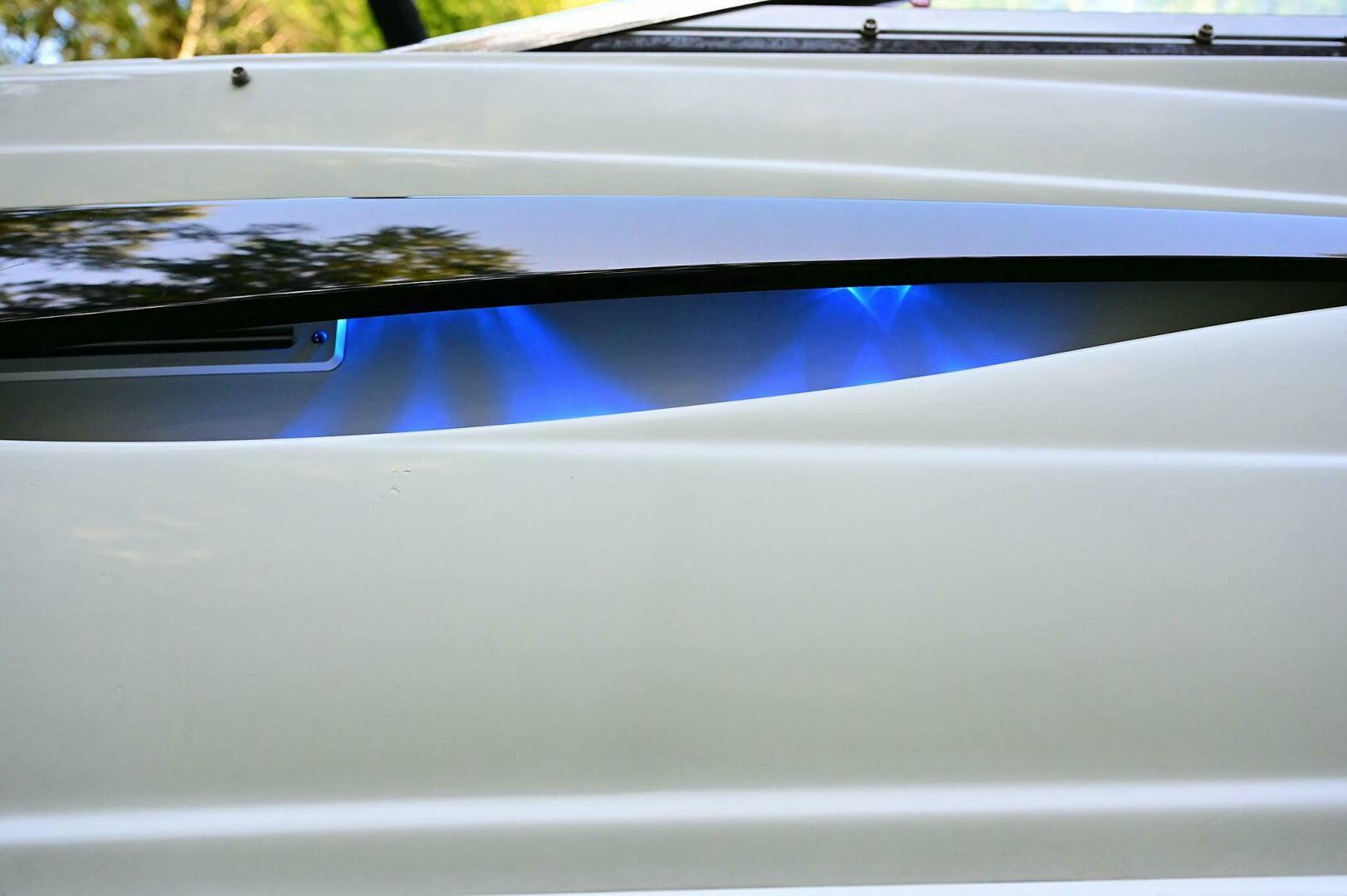 Slide: The Image of Crownline Boats 236 CR 2015 - 5214934