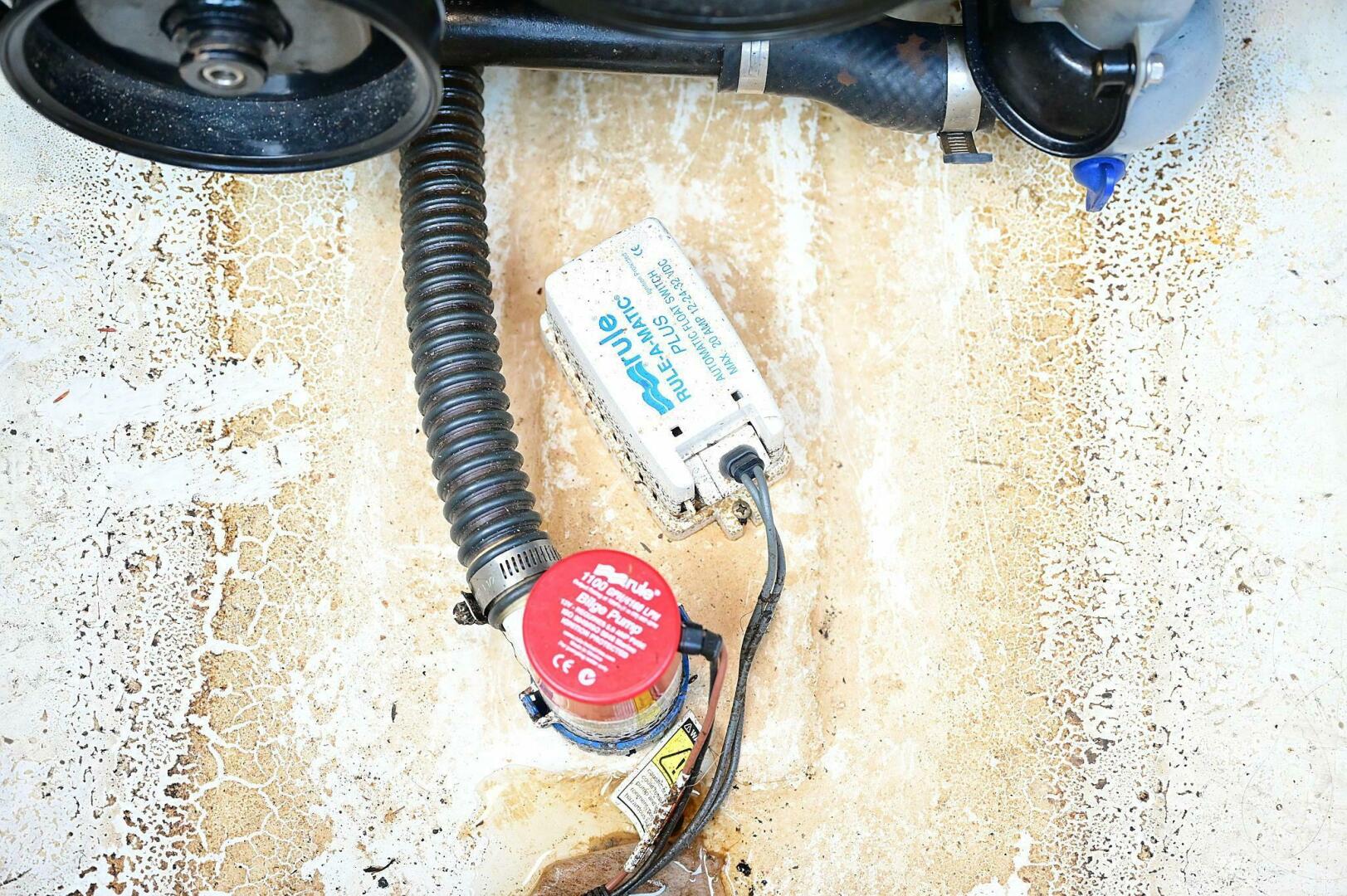 Slide: The Image of Crownline Boats 236 CR 2015 - 5214935